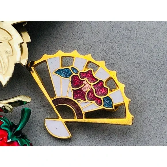 Vintage Gold Tone Brooch Pin Lot of 5 Butterfly Leaf Strawberry Teddy Bear Fan - Picture 7 of 12